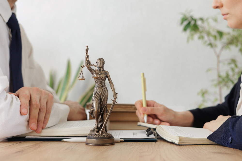 Cabinet juridique ou avocat : quel accompagnement pour défendre vos droits?